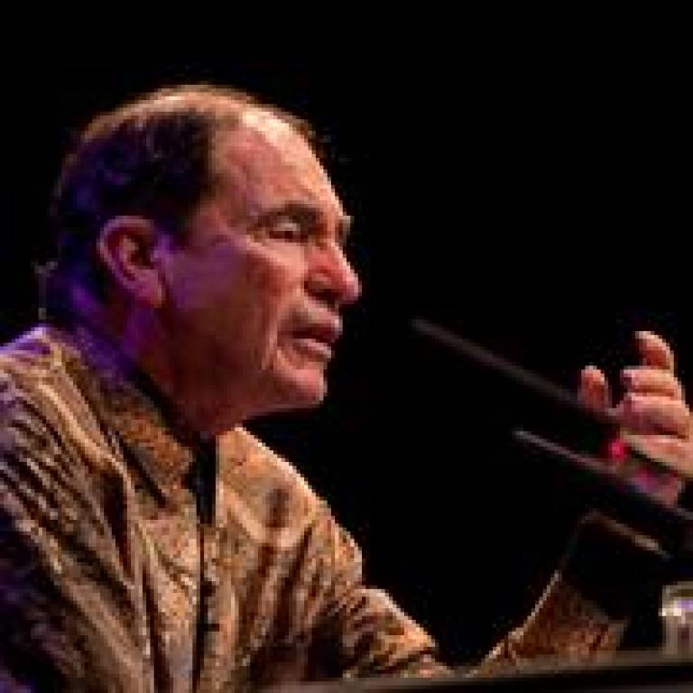 Albie Sachs addresses a full house at the UCL Bloomsbury Theatre