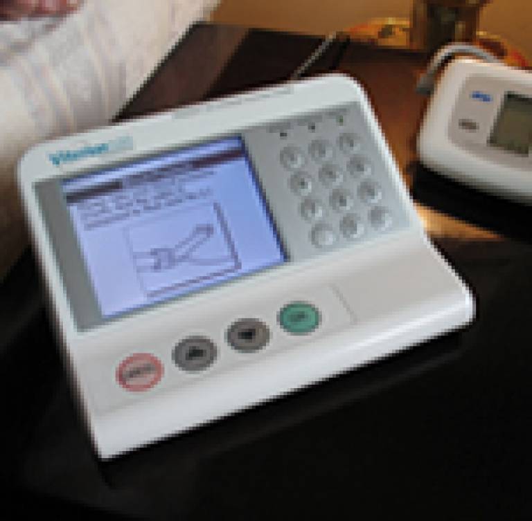 Telehealth device to monitor blood pressure