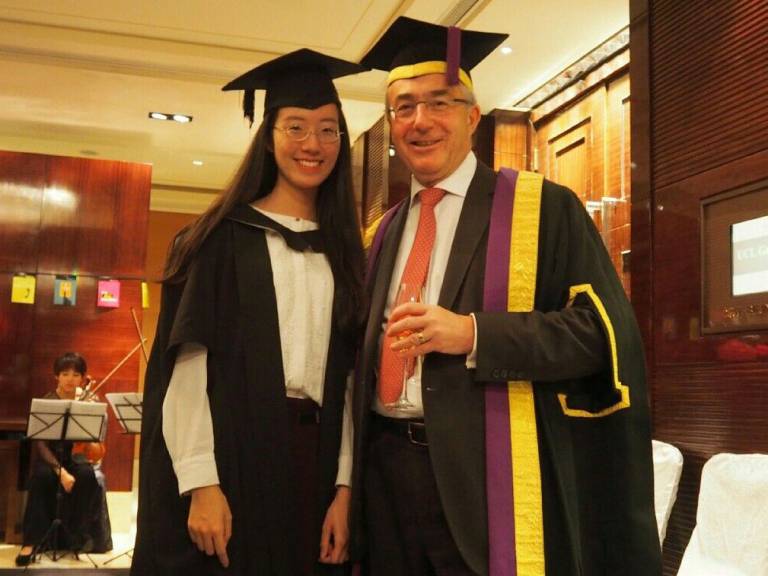 Provost at China graduation - Sina weibo @诺米苏