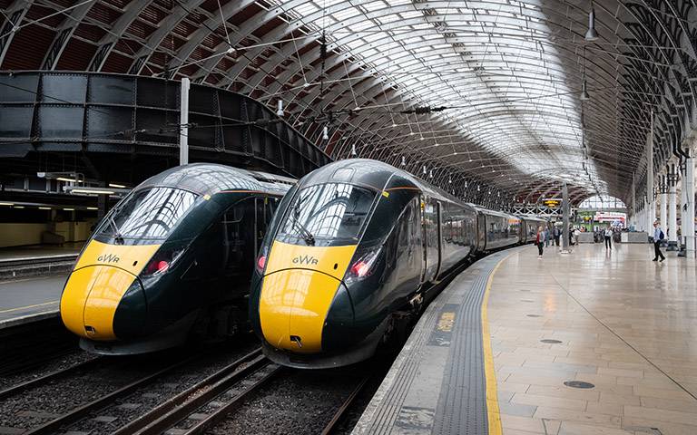 Trains in Paddington station ©Chris Moos
