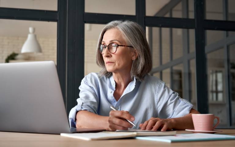 Mentally stimulating jobs linked to lower risk of dementia in old age 