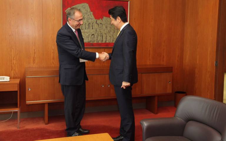 Professor Sir Michael Arthur meeting Japanese Prime Minister Shinzo Abe