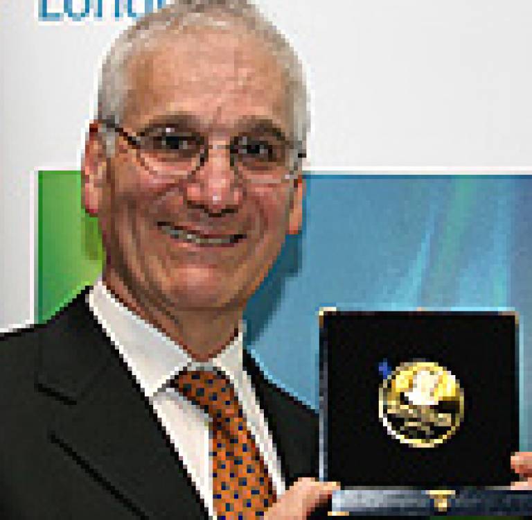 Professor Weiss with the Ernst Chain Prize commemmorative medal