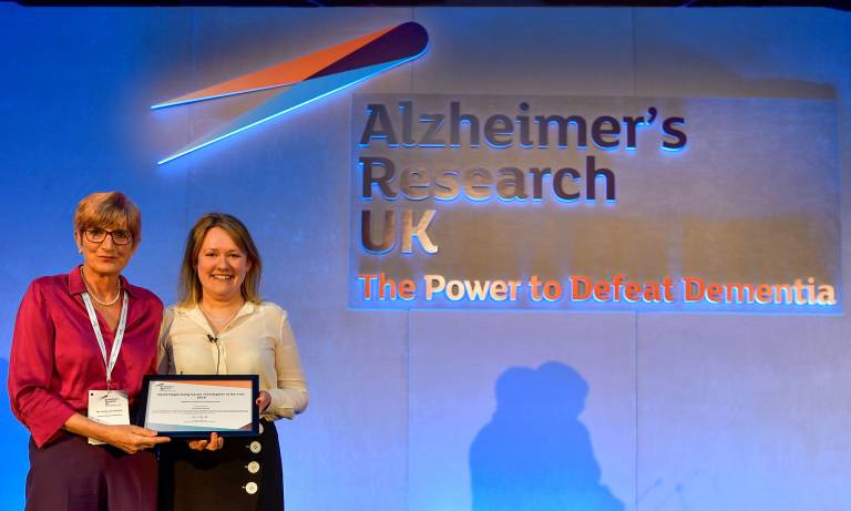 Dr Selina Wray is presented the ARUK Early Career Investigator of the Year Award