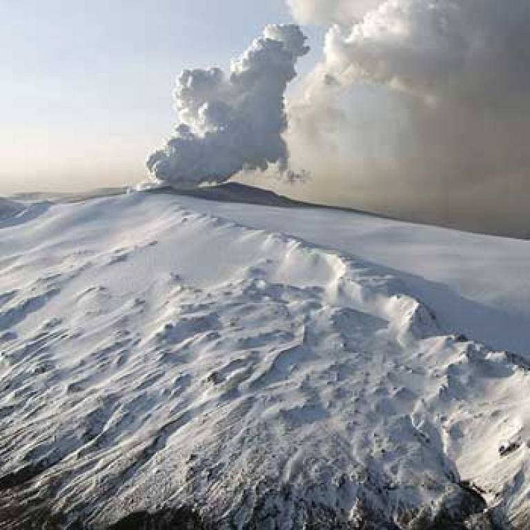 Approaching the Eyjafjallajökull stratovolcano complex (credit: Stromboli online - Volcanoes of the World).