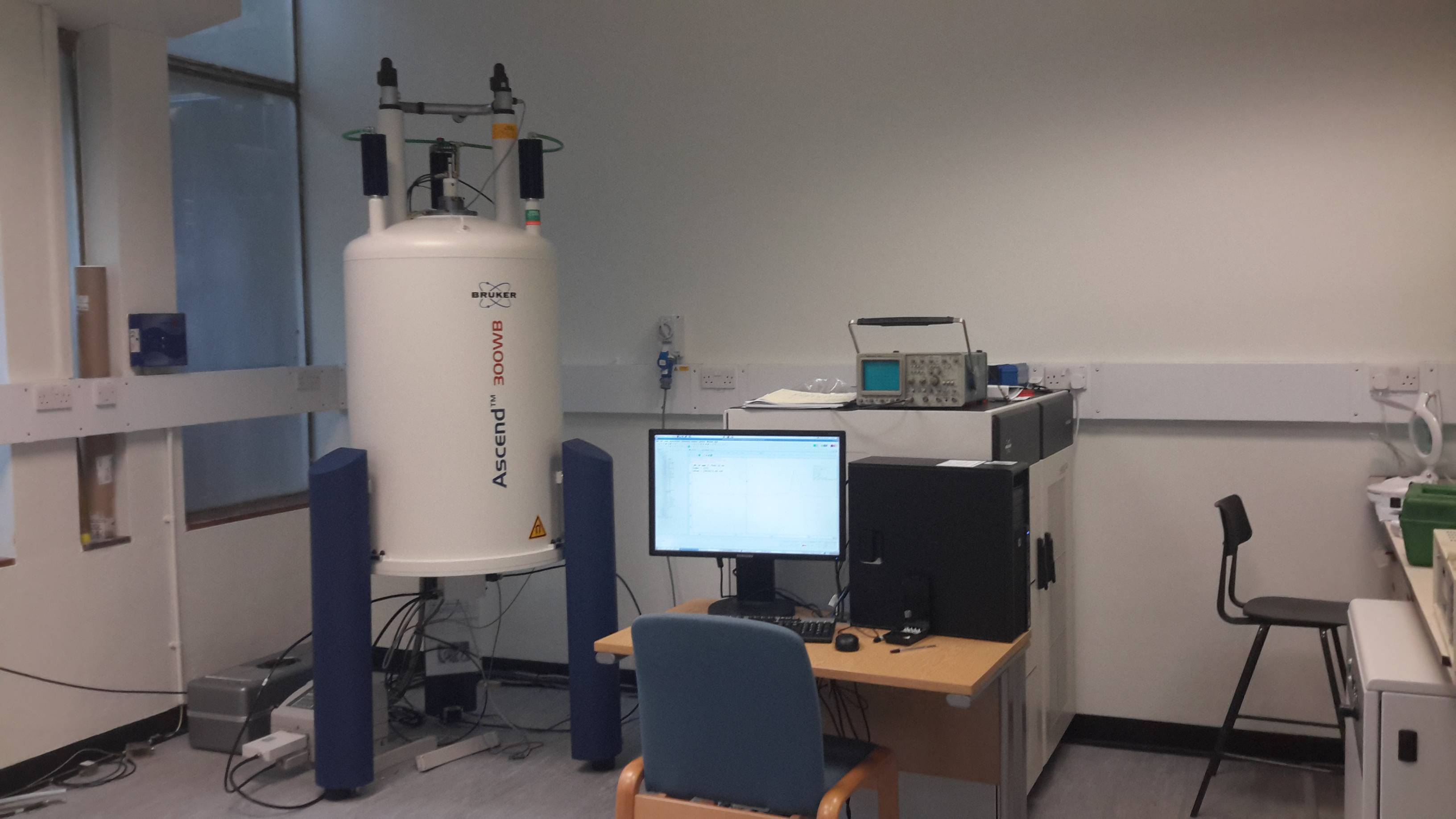 Solid-state NMR spectrometer