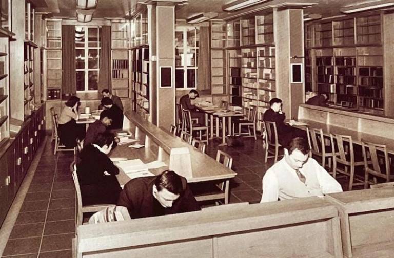 The School of Pharmacy Library in the 1960s.