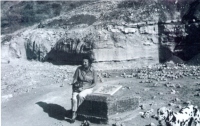 Mary Leakey on site FLKMN1 at Olduvai (M.H. Day)
