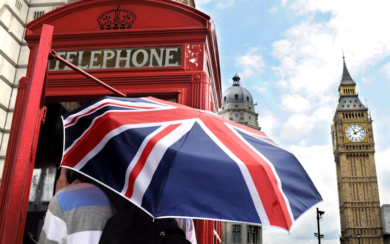 British flag umbrella London (Freepik - by jcstudio)
