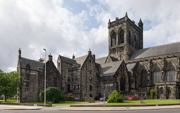 paisley_abbey_from_the_south_east