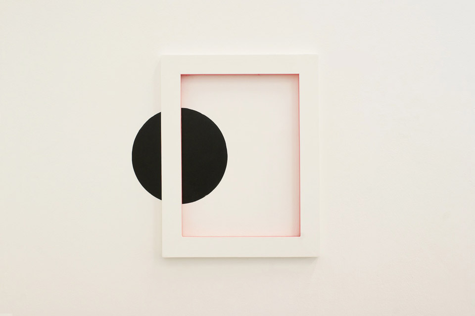 Circle-no.1, 2013, acrylic on wall, and acrylic on wooden frame, 45 x 43 x 2 cm