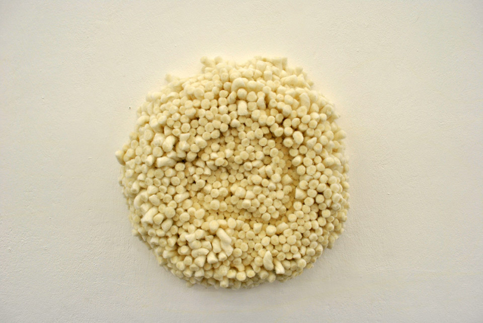 <p>Untitled, March 2013, wool on circular canvas,  36 cm Ø / 10 cm</p>