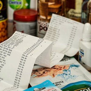 Receipt and cans, manage your money image