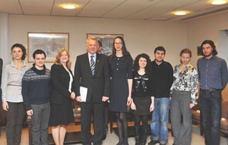HE President Pál Schmitt with IMESS and research students at SSEES…