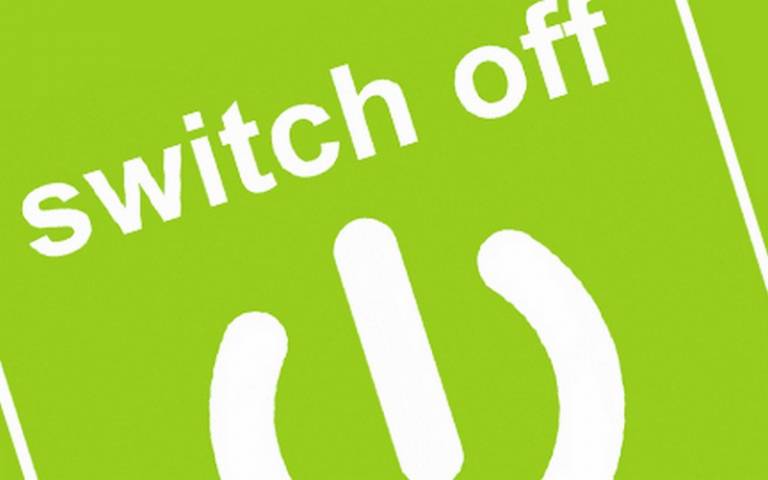 A plug symbol with text reading: 'switch off'.