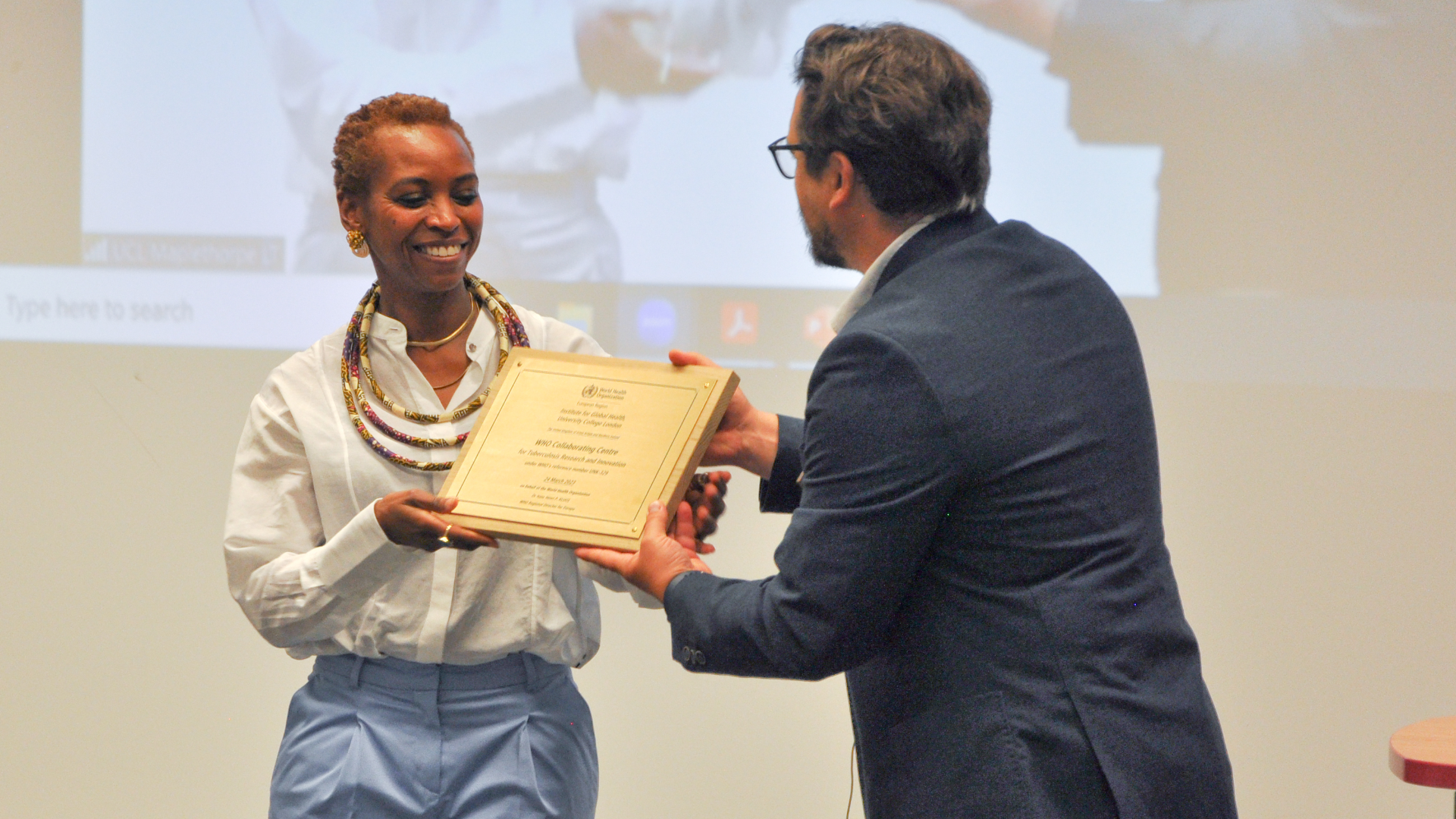 Lele Rangaka receiving WHO CC plaque from Andrei Dadu