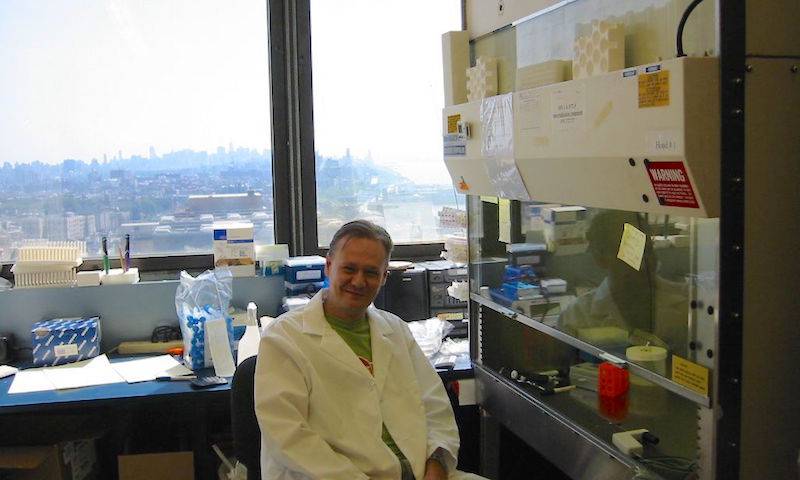 Greg Towers on sabbatical in Steve Goff's Lab, New York 2002