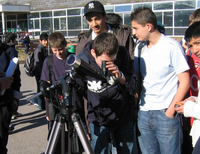 KS 4 pupils use the portable hydrogen telescope to look at prominences on the sun.
