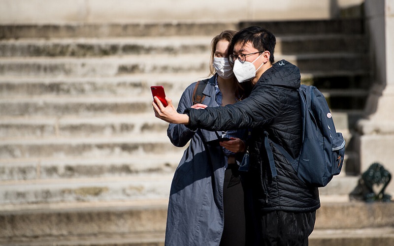 Two students with masks taking a selfie.