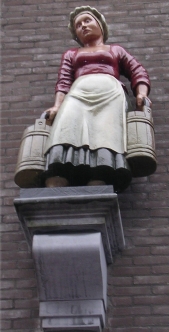 img: statue